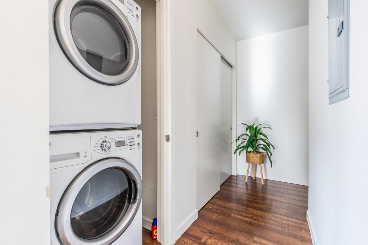 Close Downtown Modern Apartment - Pet Friendly, Wifi, Rooftop Views シアトル エクステリア 写真