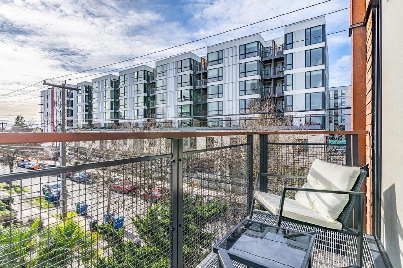 Close Downtown Modern Apartment - Pet Friendly, Wifi, Rooftop Views シアトル エクステリア 写真