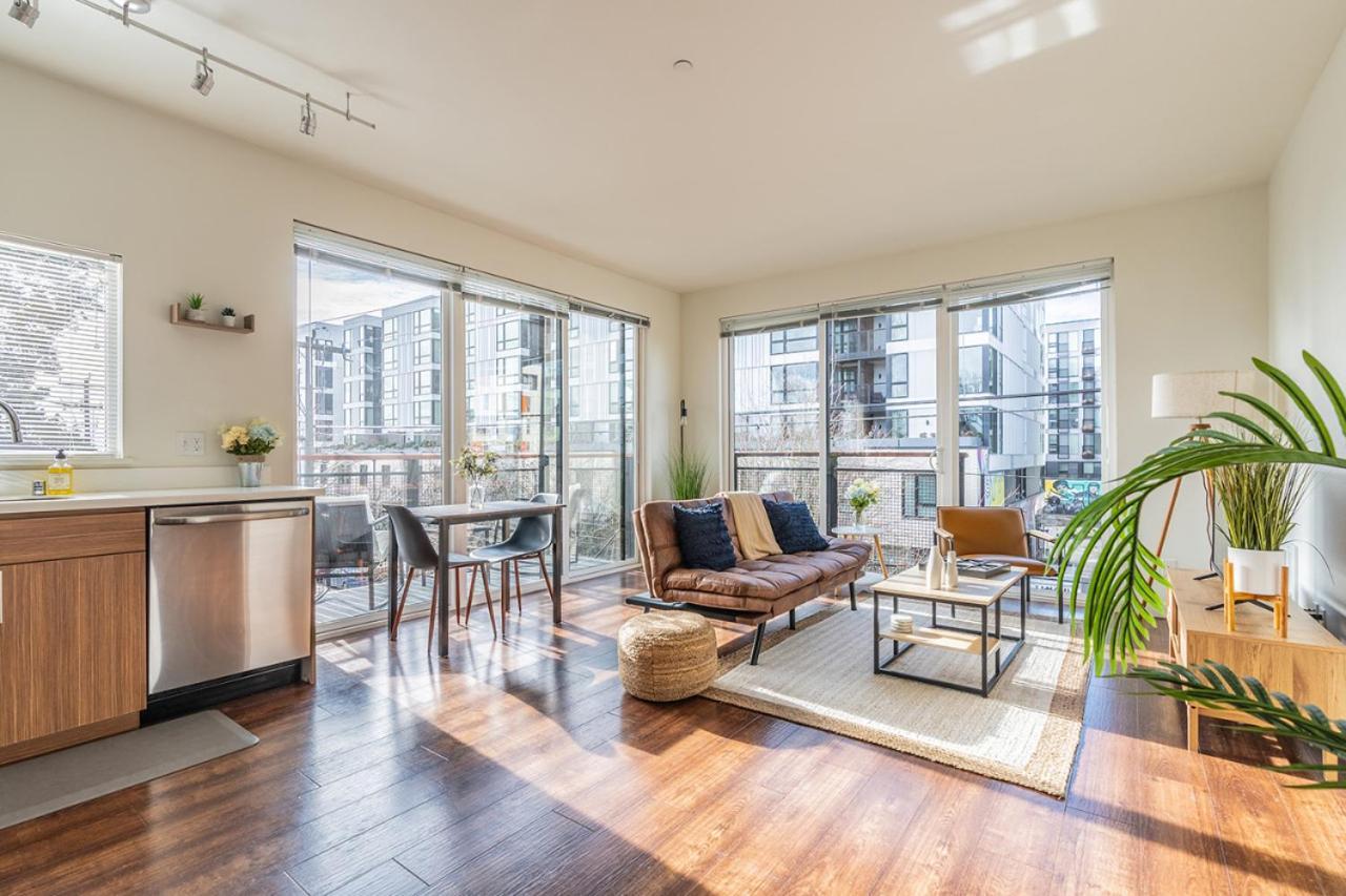 Close Downtown Modern Apartment - Pet Friendly, Wifi, Rooftop Views シアトル エクステリア 写真