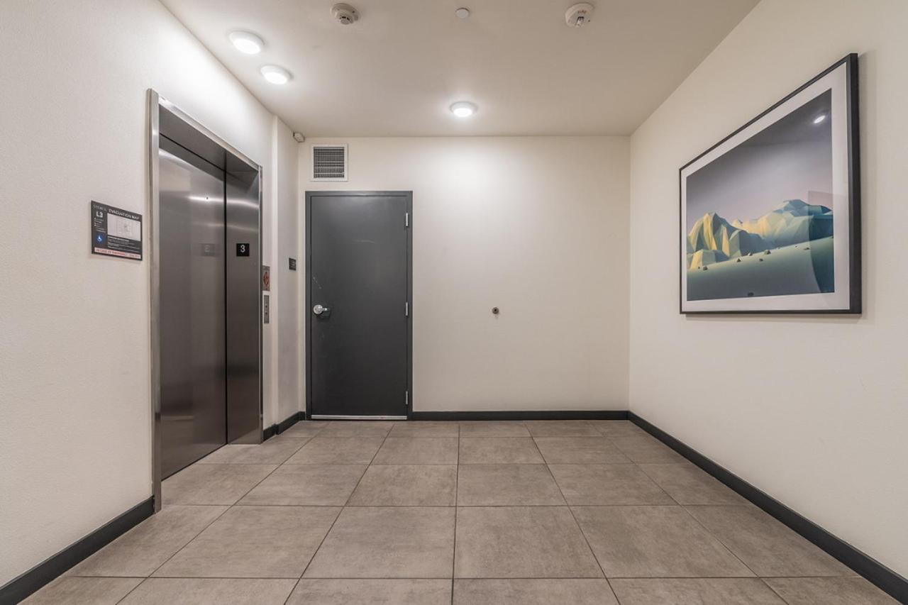 Close Downtown Modern Apartment - Pet Friendly, Wifi, Rooftop Views シアトル エクステリア 写真
