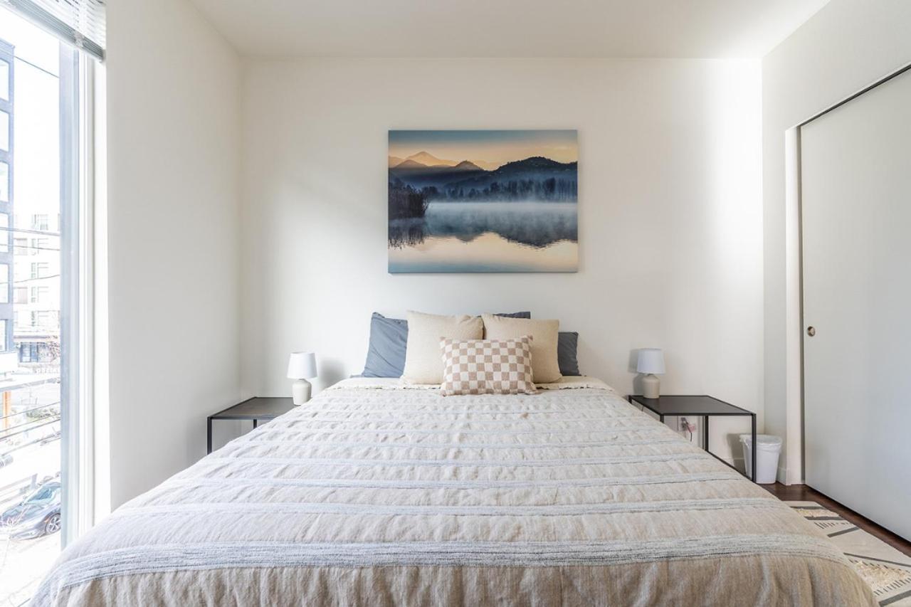 Close Downtown Modern Apartment - Pet Friendly, Wifi, Rooftop Views シアトル エクステリア 写真