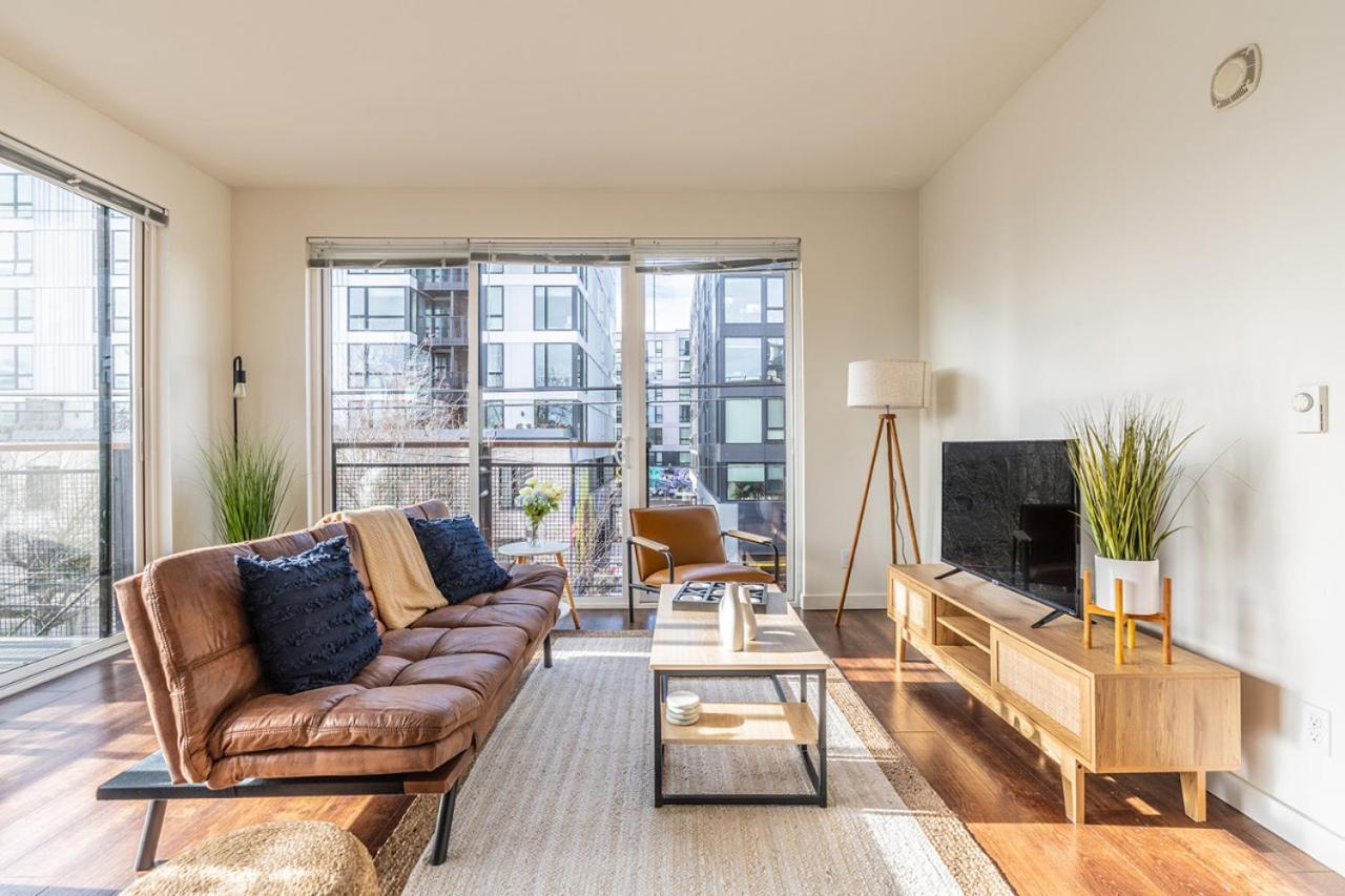 Close Downtown Modern Apartment - Pet Friendly, Wifi, Rooftop Views シアトル エクステリア 写真